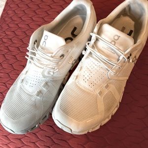 Size 10 On Cloud slip on sneakers